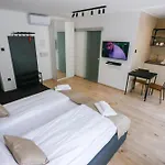 Gyulai Varpark 2 شقة غيولا