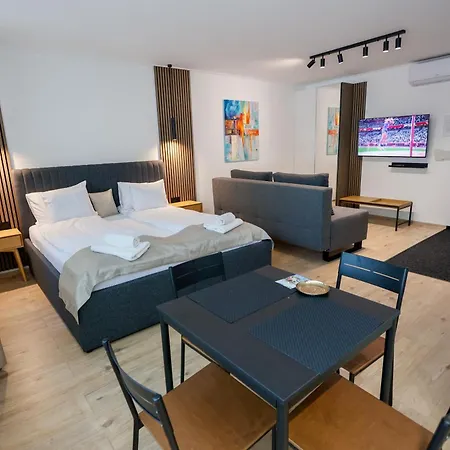 Apartman Gyulai Varpark 2 *