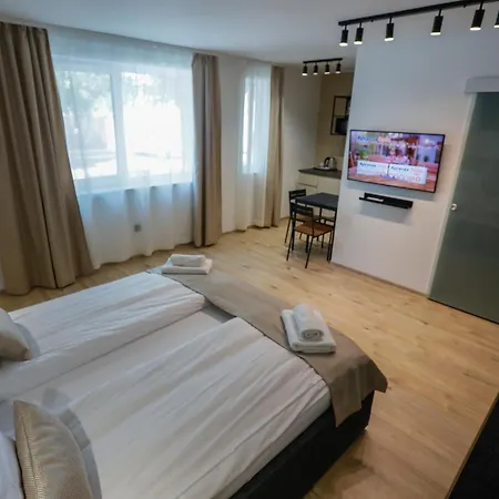 Gyulai Varpark 2 شقة *
