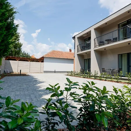Gyulai Varpark 2 * غيولا